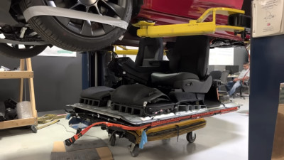 Late Model Y Battery Pack as floor pan.jpg