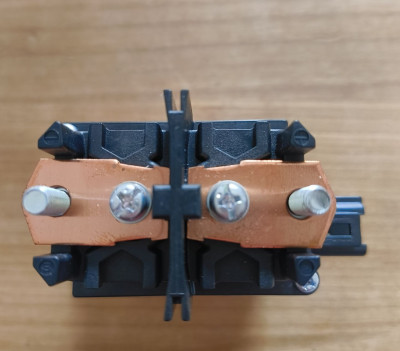 AEV18012 top view