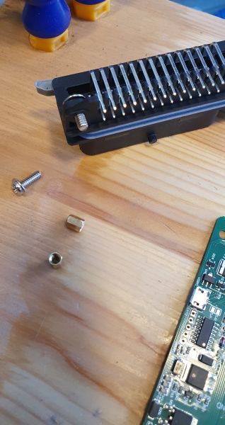 File:Connector PCB screws.jpg