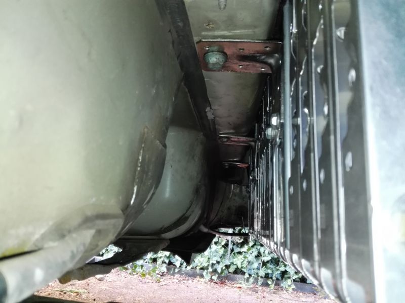 File:Vw touran battery mount front.jpg