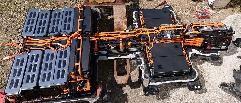 File:E-Golf pack cover off 1.jpg