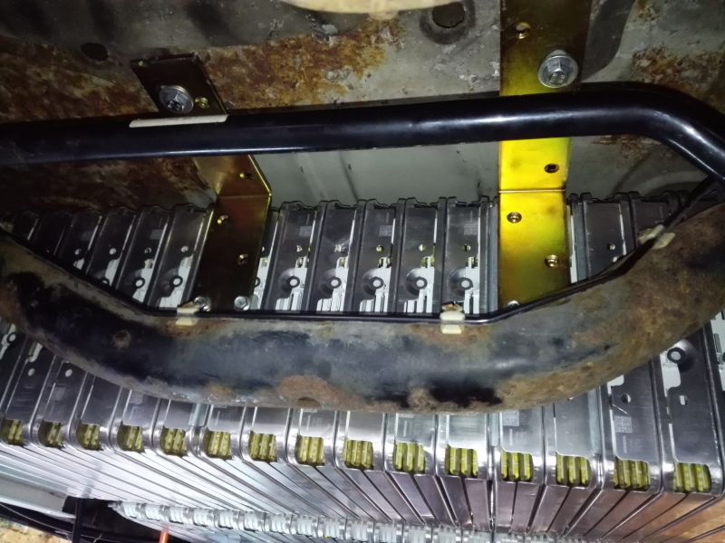 File:Vw touran battery mount rear.jpg