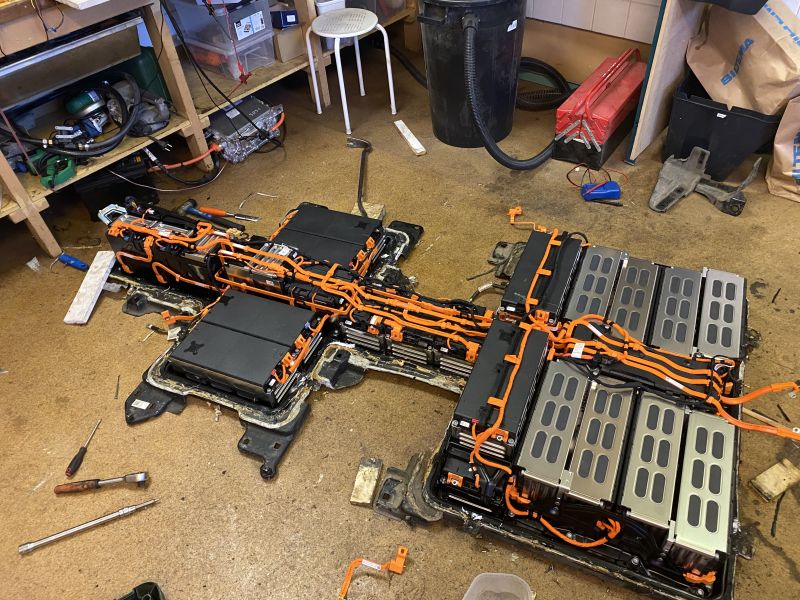 File:2020 e-Golf Battery pack without cover.jpg