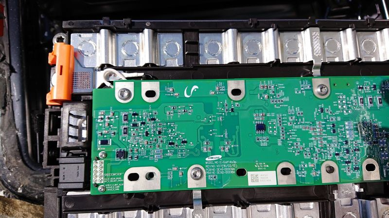 File:E-Golf Slave board.jpg