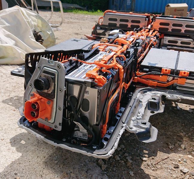 File:E-Golf pack cover off 3.jpg