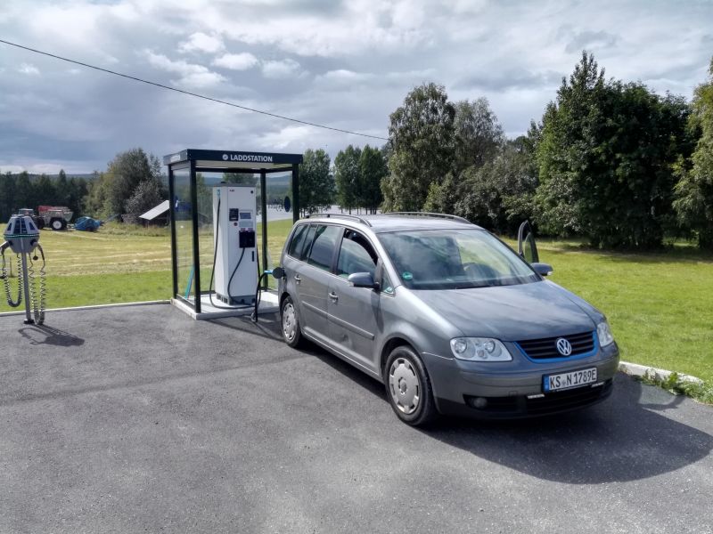File:Touran Charging in Bortnan.jpg