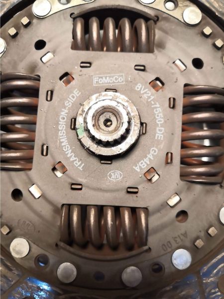 File:Fiesta clutch on Mitsubishi outlander front motor..jpg